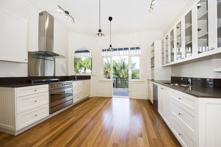 Stunning Executive Apartment - Photo 2