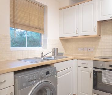 2 Bed Flat, Craven Street, SO14 - Photo 2