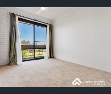 Stylish 2-Bedroom Annerley Haven • Freshly Renovated • 7.2km to CBD - Photo 4