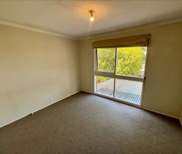 Spacious Four-Bedroom Family Home in a Prime Mooroolbark Location - Photo 6