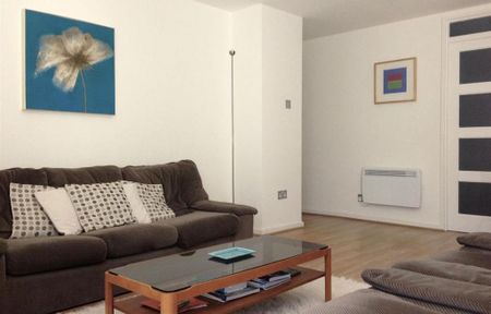 2 bedroom flat to rent - Photo 2