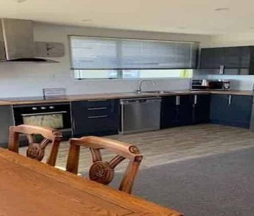 Three Bedrooms - Beautiful Views - Photo 5