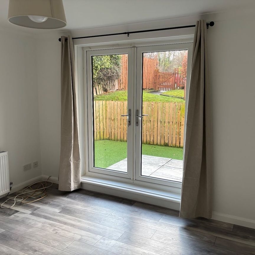 2 Bed Flat, Redford Road, EH13 - Photo 1