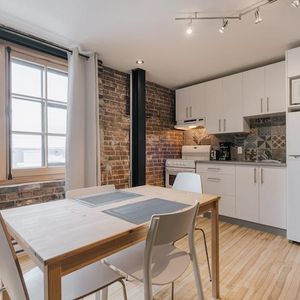 Loft entièrement meublé à louer Vieux-Québec février 2026 - Photo 2