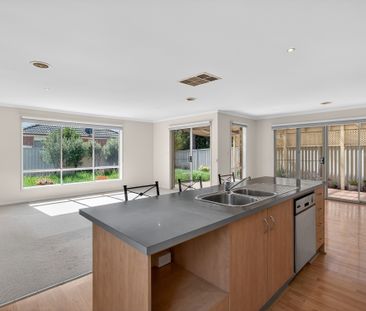 14 Latrobe Avenue, Pakenham VIC 3810 - House For Rent | Domain - Photo 5