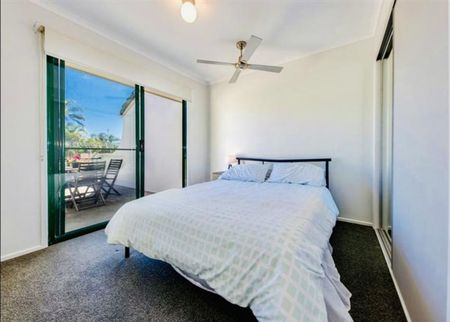 Low-Maintenance town house in Prime Maroochydore Location - Photo 5