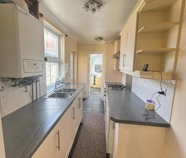 3 bedroom terraced house to rent - Photo 3