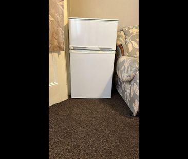 Room in a Shared House, Ruckholt Road, E15 - Photo 6