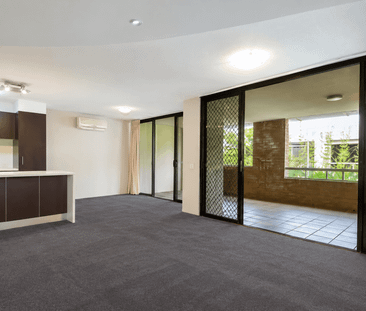 Expansive Apartment in the Heart of Teneriffe - Photo 2