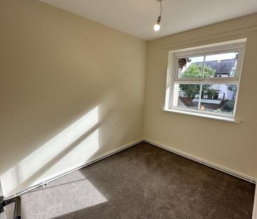 2 bedroom end of terrace house to rent - Photo 2
