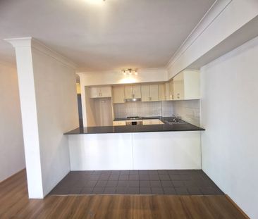 2-Bedroom Apartment with Large Balcony & New Flooring – Prime Rockd... - Photo 5