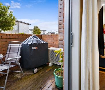 Modern & Stylish Living in the Heart of Hobsonville Point - Photo 3