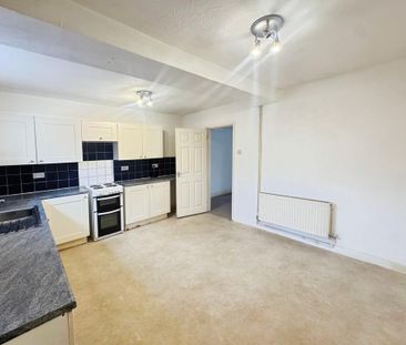 3 bedroom mews to rent - Photo 1