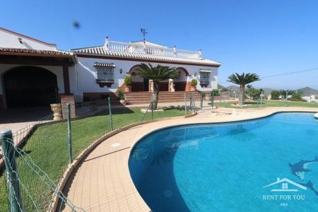 Luxury Villa for rent in Guaro, Spain - Photo 2
