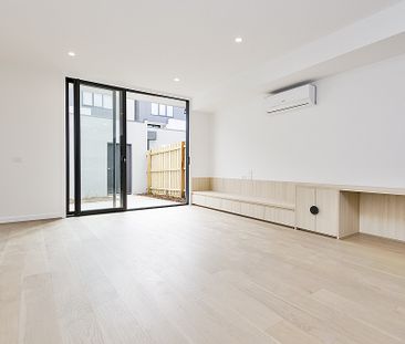 Spacious and Stylish - Photo 4