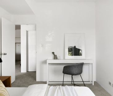 Contemporary One-Bedroom Apartment in Regent Hall - Chippendale - Photo 5