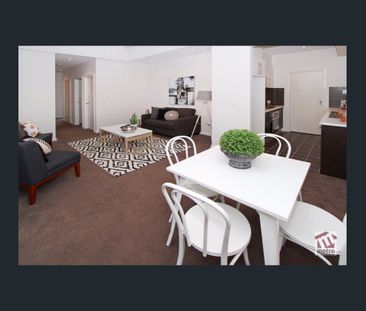 CLOSE TO TRAIN STATION, SHOPS & LAKE! - Photo 1