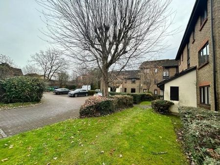 Horley 2 bedroom flat to rent - Photo 5