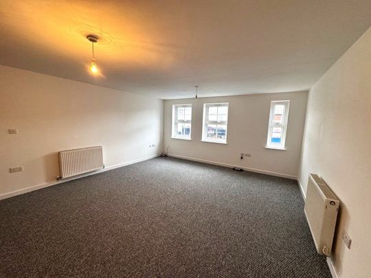 2 Bedroom Flat / Apartment - Northam Road, Northam - Photo 1