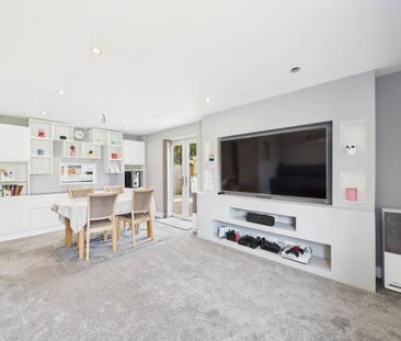 3 bedroom end of terrace house to rent - Photo 2