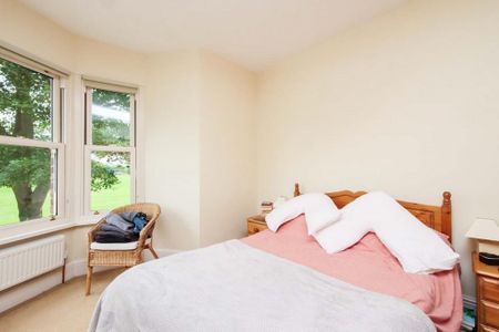 4 bedroom semi-detached house to rent - Photo 4