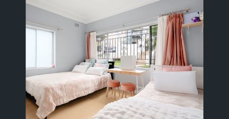 Spacious Garden Apartment - Photo 2