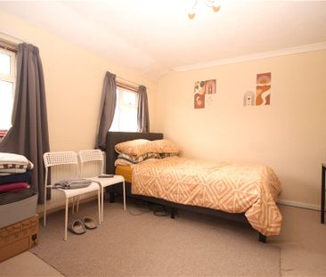 Pond Meadow, Guildford, Surrey, GU2 8LE - Photo 3