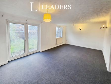 4 bedroom detached to rent The Green, March - Photo 2