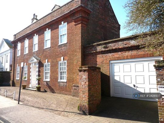 5 bedroom detached house to rent - Photo 1