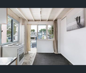 Elevated Apartment with Large Private Sunny Balcony - Photo 2