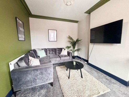 1 bedroom in a house share to rent - Photo 1