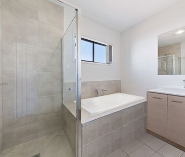 Modern 4 Bedroom House With Media Room !!! Rent $600, will increase... - Photo 5