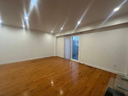 For Lease - 102 Rakewood Crescent, Toronto, Ontario - Photo 5