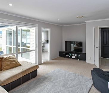 Executive living in Pokeno! - Photo 4