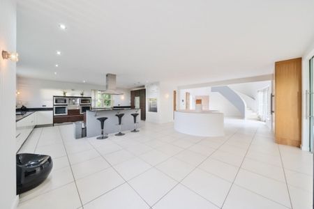 5 bedroom detached house to rent - Photo 4