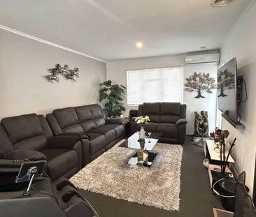 Get In Quick - Photo 1