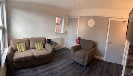 1 bedroom in a house share to rent - Photo 3