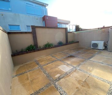 Convenientlly Located Apartment - Photo 5