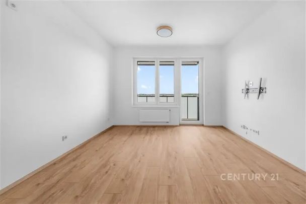 Světlý a Moderní Byt 2+kk s Balkonem a Sklepem, Okamžitě Volný, Hostivař, Praha 15 - Photo 1