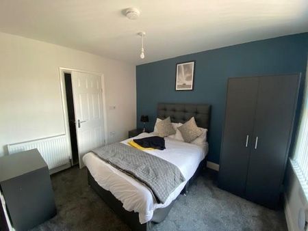 1 bedroom in a house share to rent - Photo 3