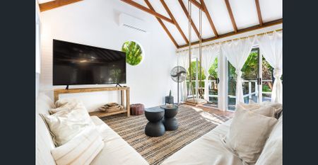 Beachfront Pavilion-Style Retreat – Alcorn Street Suffolk Park . - Photo 2