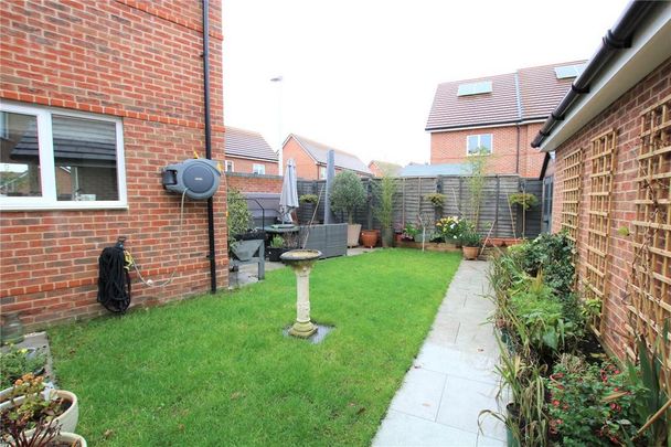 4 bedroom detached house to rent - Photo 1