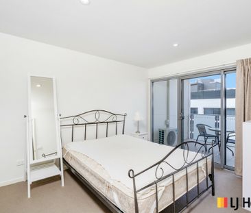 Furnished l Premium Location l 1 Bedroom + Study - 6 Month Lease Only - Photo 4