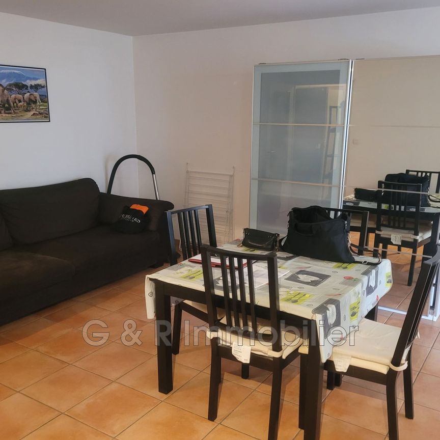 Location Appartement 2 pièces 42m² MARSEILLE 5ème - Photo 2