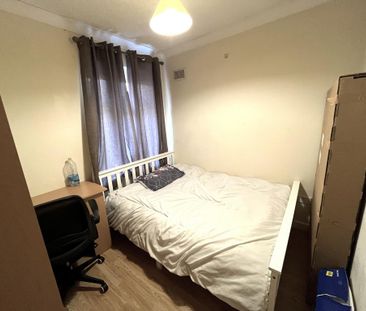 4 bedroom semi-detached house to rent - Photo 3