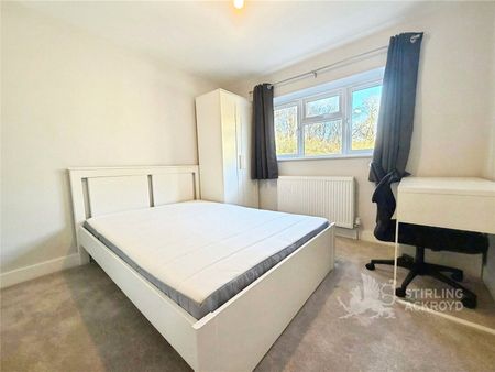 Applegarth Avenue, Guildford, Surrey, GU2 8LP - Photo 2