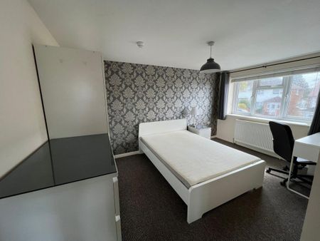 6 bedroom semi-detached house to rent - Photo 4