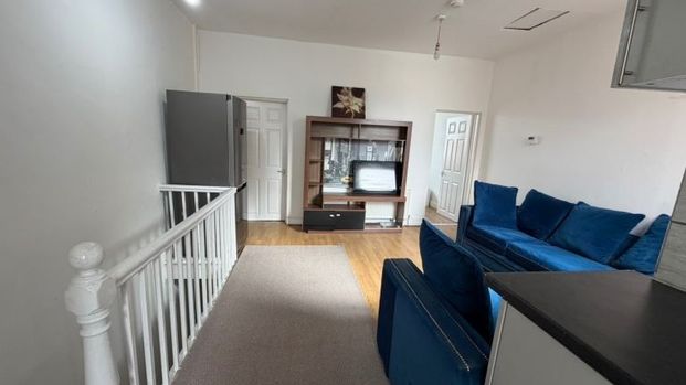 2 Bed Flat, Kippax St, M14 - Photo 1