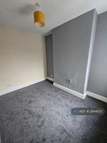 3 bedroom terraced house to rent - Photo 2
