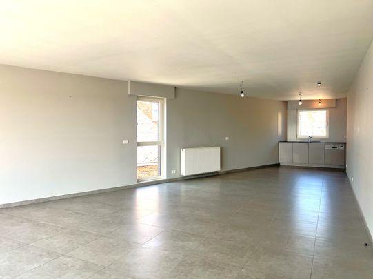 Ruim duplex-appartement met 2 slaapkamers en terras. - Photo 1